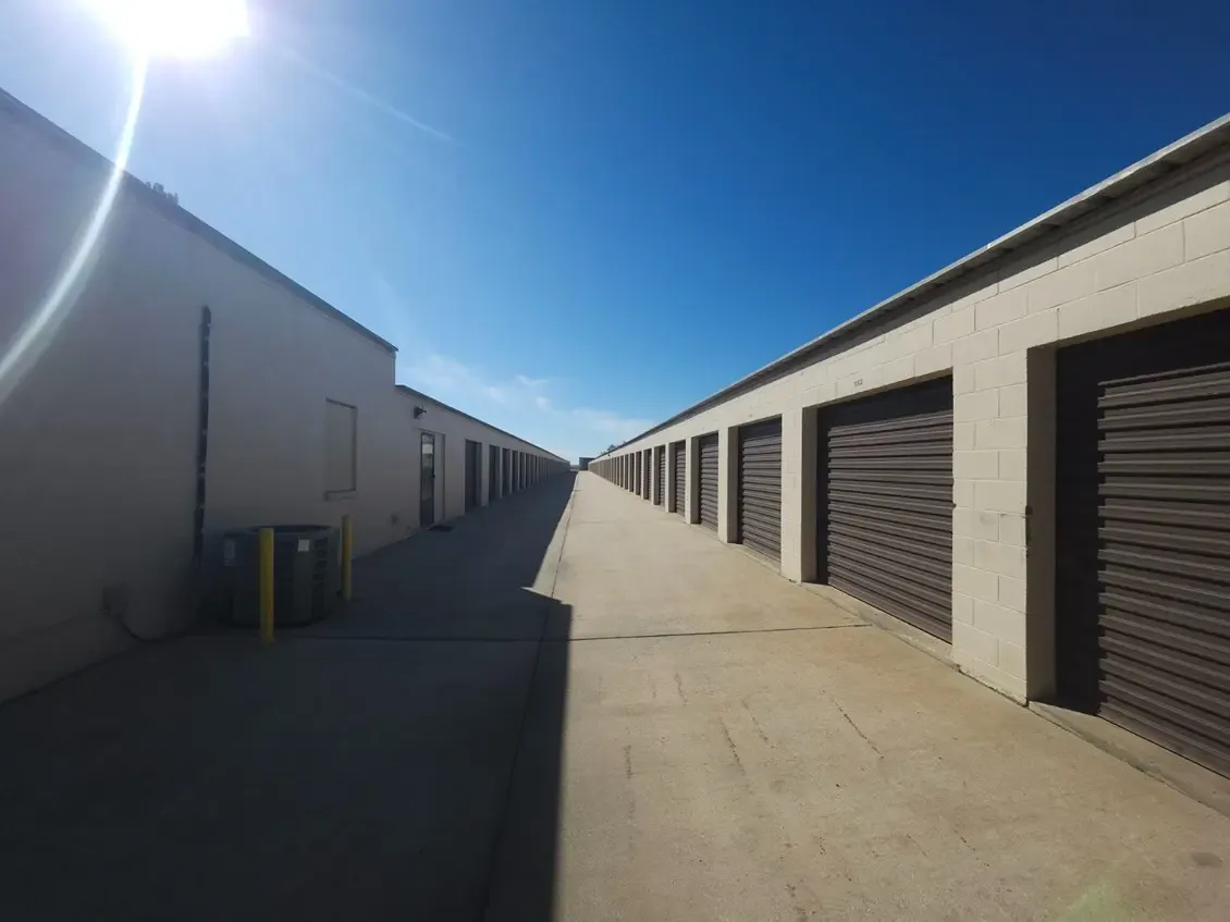 Right Move Storage-Memorial Blvd drive up storage