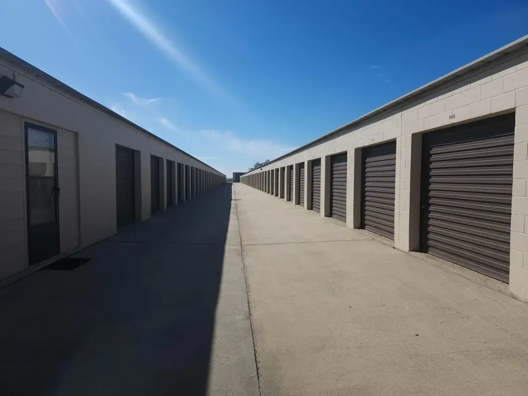 Right Move Storage-Memorial Blvd drive storage
