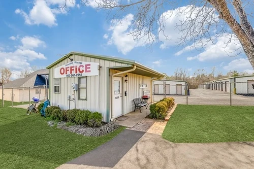 Right Move Storage - Noonday storage facility exterior view