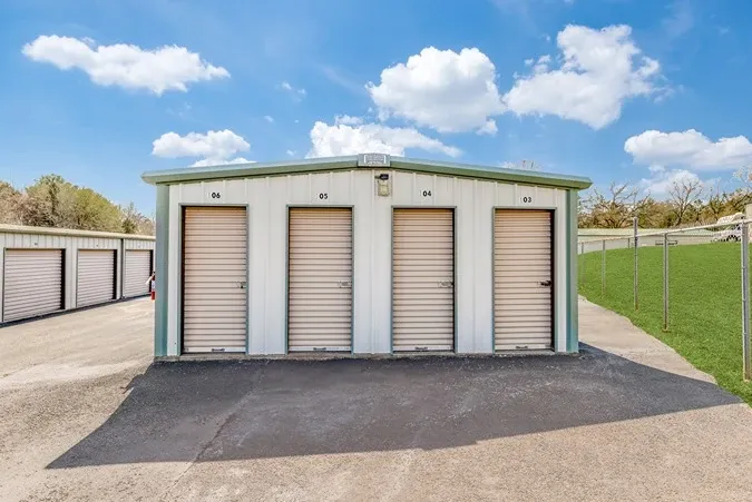small outdoor self storage units