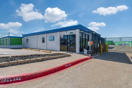 Right Move Storage - Fort Worth Northwest storage facility exterior view