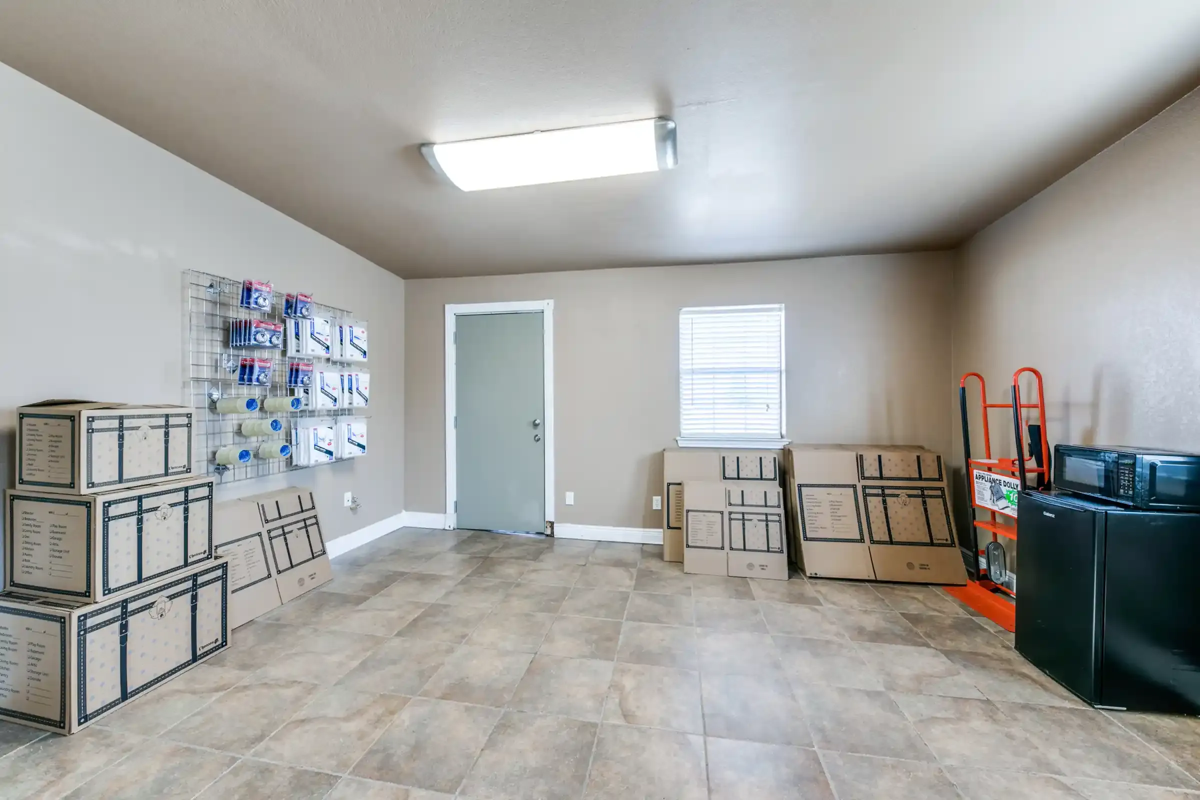 right move self storage in longview front office with supplies