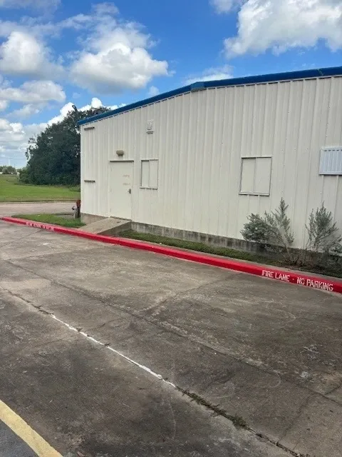 Right Move Storage - Alvin outside