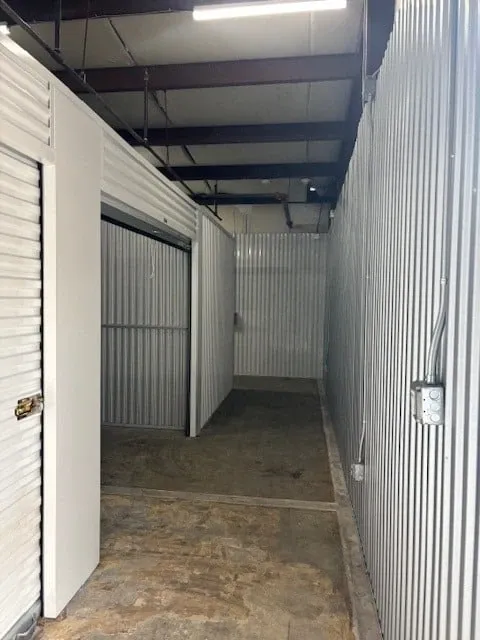 Right Move Storage - Alvin indoor storage