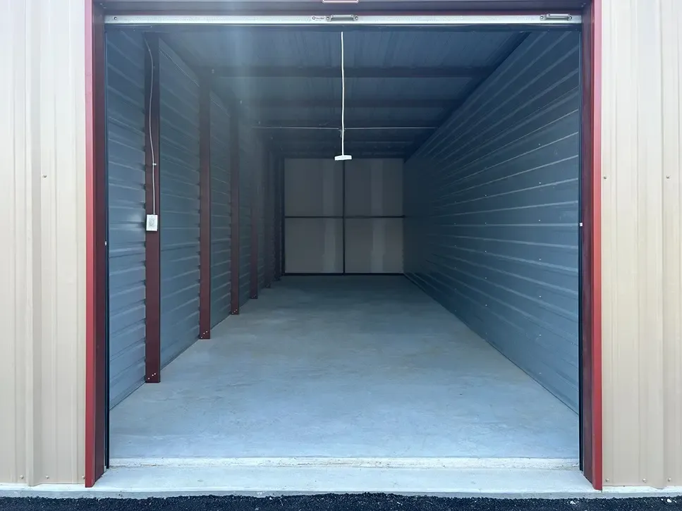 storage unit with roll up door