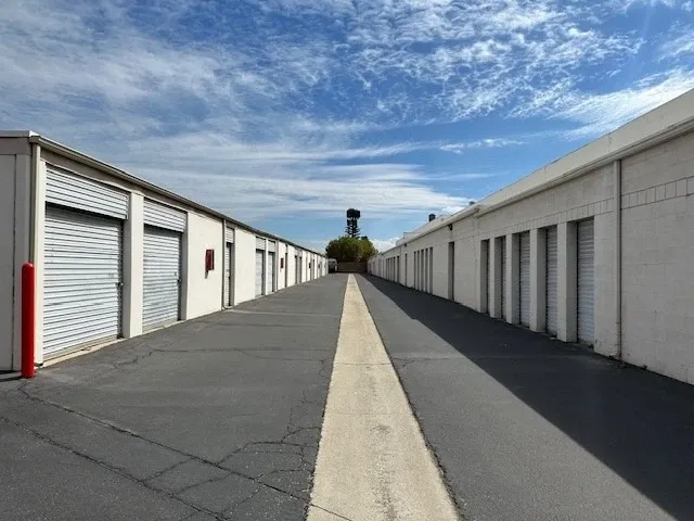 Ramona Mini Storage drive up access