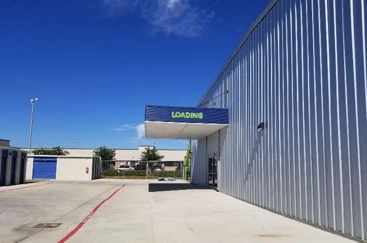 lading area at self storage faciltiy