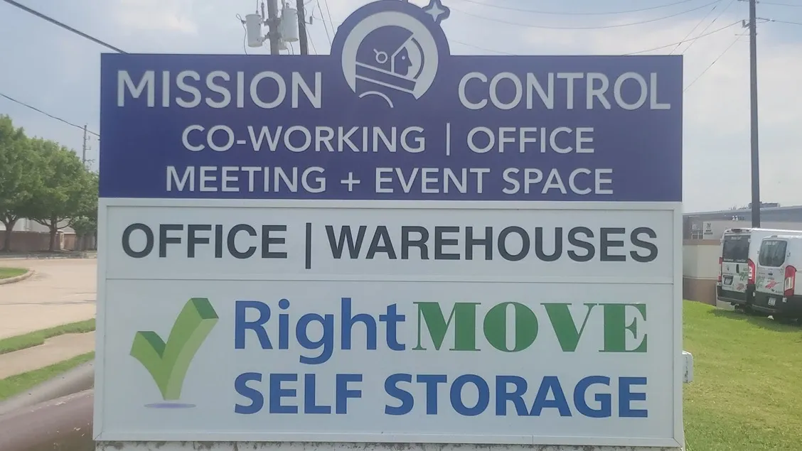 Right Move Storage - Royal Oaks Sign