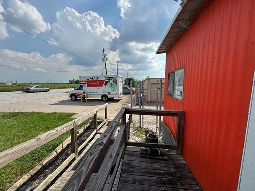 Stor-It-4 Less storage facility exterior view