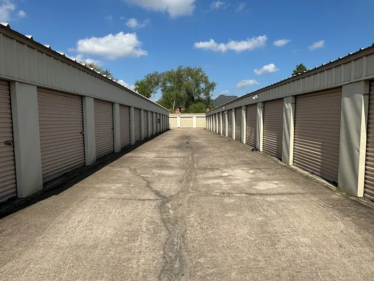 Stor-It-4 Less outdoor storage units