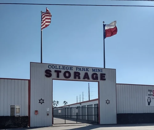 College Park Mini Storage storage facility exterior view