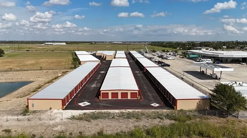 Right Move Storage - Rosharon storage facility exterior view