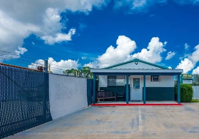 Entrance to Right Move Storage - Angleton