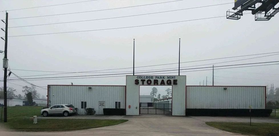 college park mini storage entryway